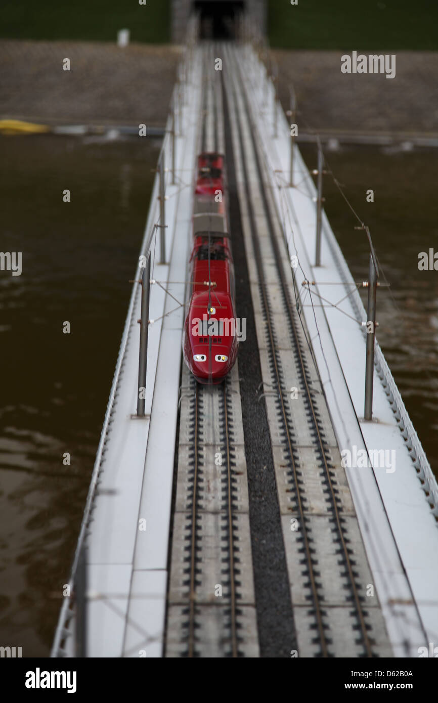 Tren, juguete, Madurodam, ferrocarril, rojo, realista Foto de stock