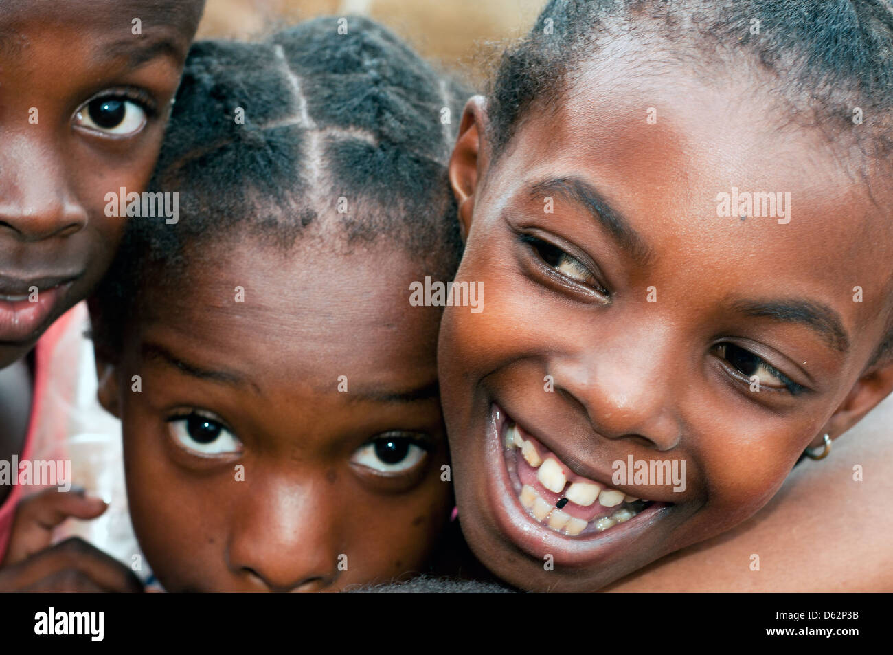 Los niños en el infierno-ville, nosy-Be, Madagascar Foto de stock