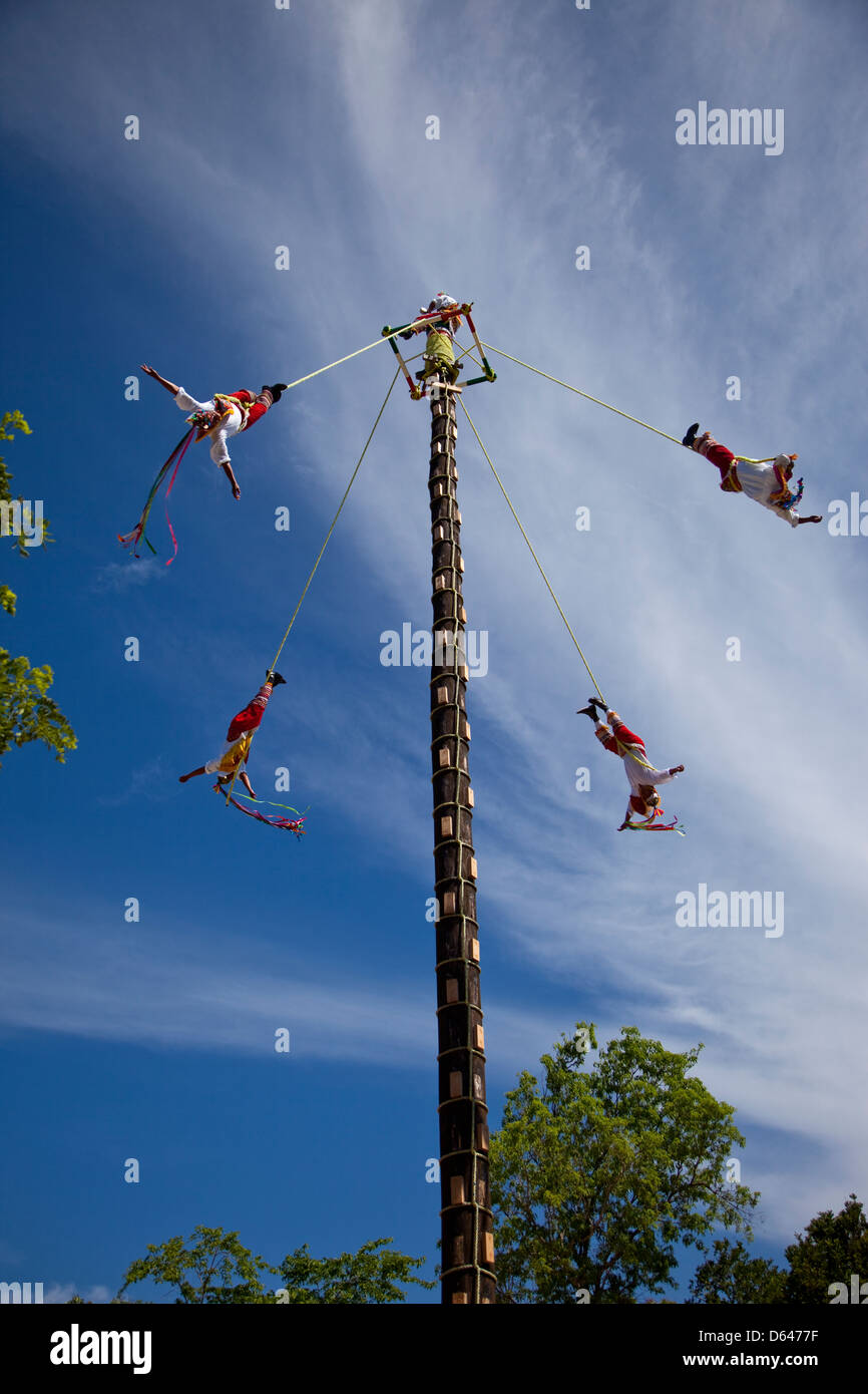 Voladores papantla fotografías e imágenes de alta resolución - Alamy