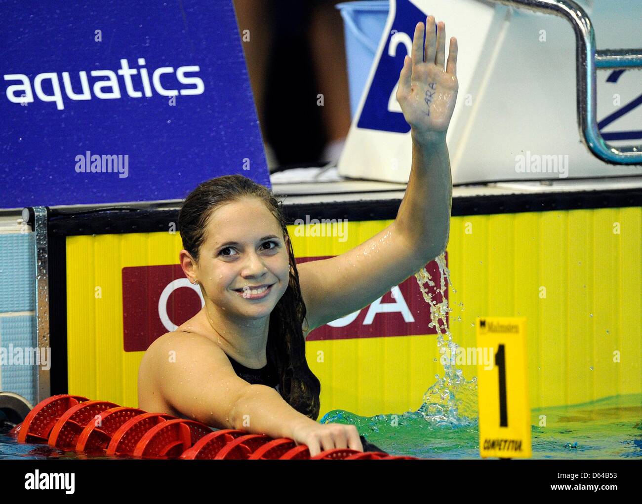 Boglarka Kapas de Hungría celebra después de ganar los 800 metros femeninos Freestyle final en el Campeonato Europeo de natación en Debrecen, Hungría, jueves 24 de mayo de 2012. Foto: Marius Becker dpa +++(c) dpa - Bildfunk+++ Foto de stock