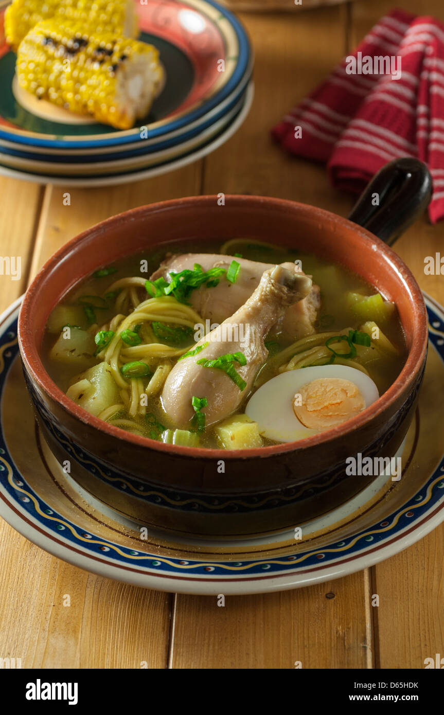 Caldo de gallina sopa de fideos de pollo Foto de stock