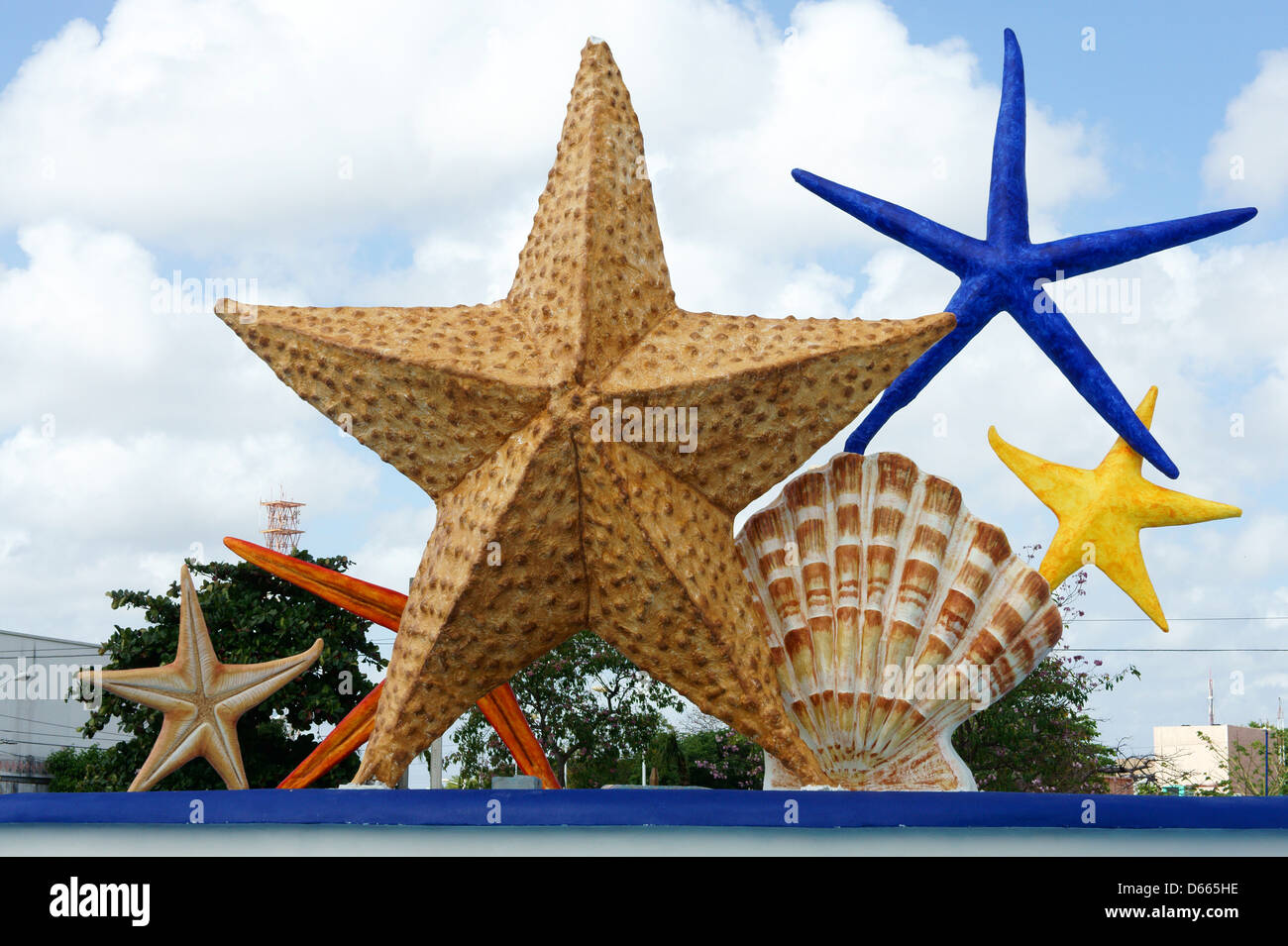 Plaza Caracoles o Ceviche fountain Square, estrellas de mar y conchas de mar en el centro de Cancún, Quintana Roo, México. Foto de stock