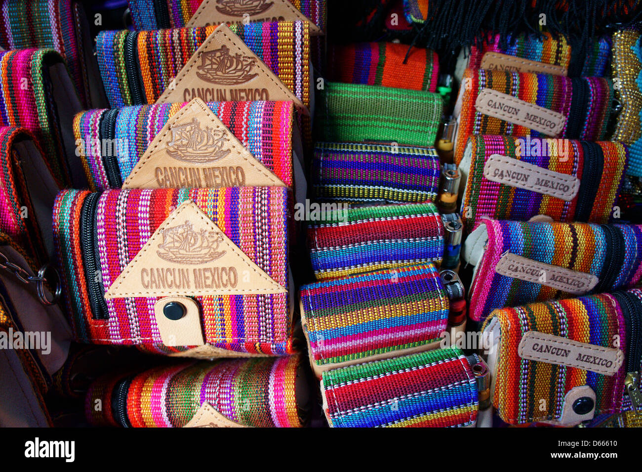 Los monederos de Maya en el Mercado 28 recuerdos y artesanías mercado en  Cancún, México Fotografía de stock - Alamy