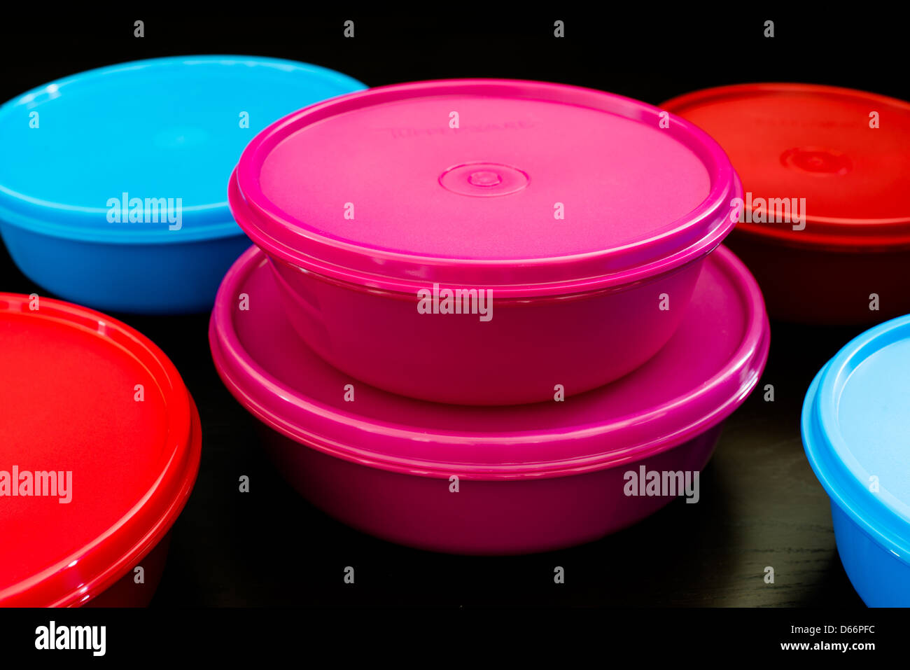 Tupperware containers fotografías e imágenes de alta resolución - Alamy