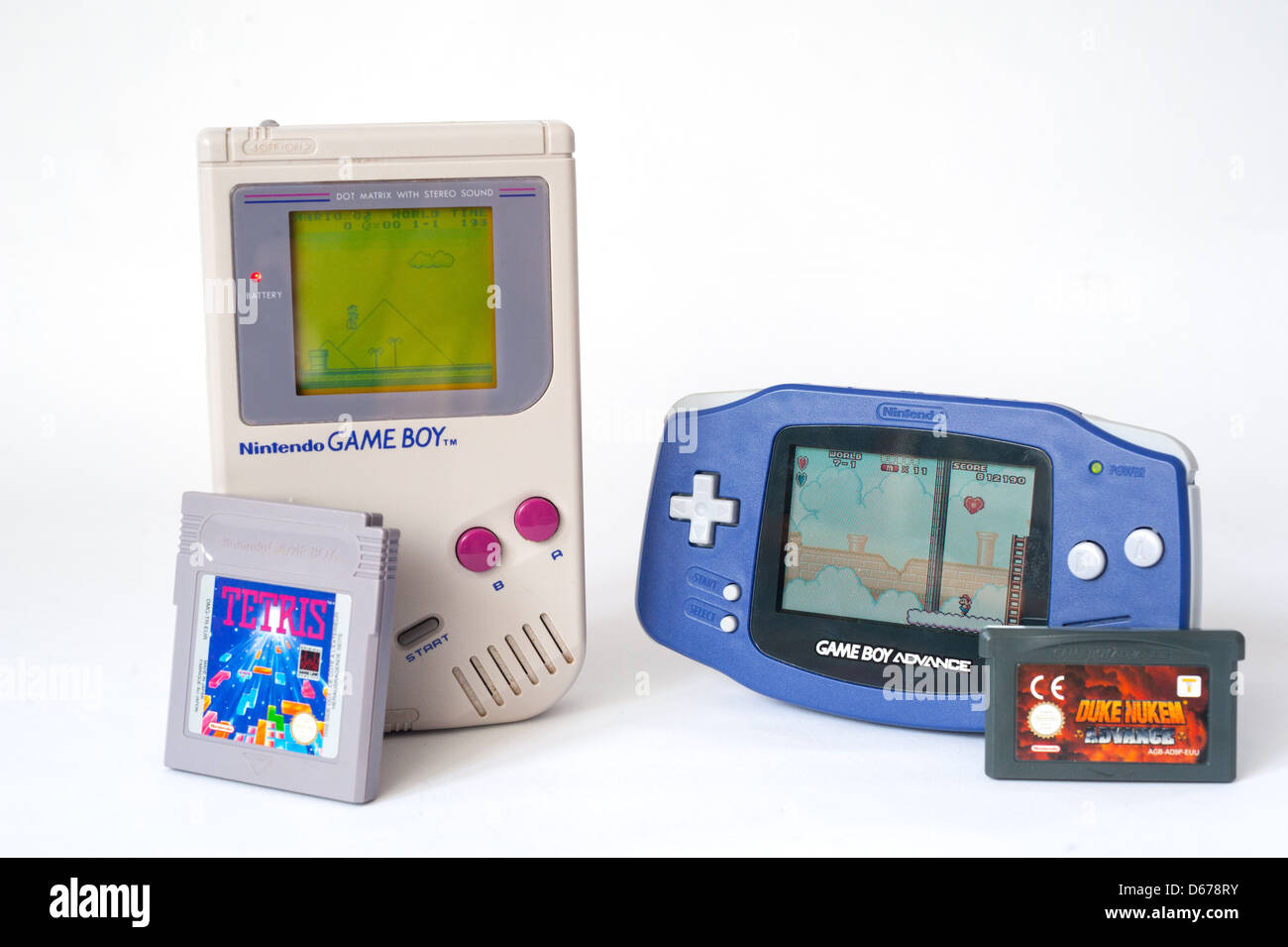 ventajoso suéter Color rosa Game Boy de Nintendo y Game Boy Advance cartuchos de juegos Fotografía de  stock - Alamy