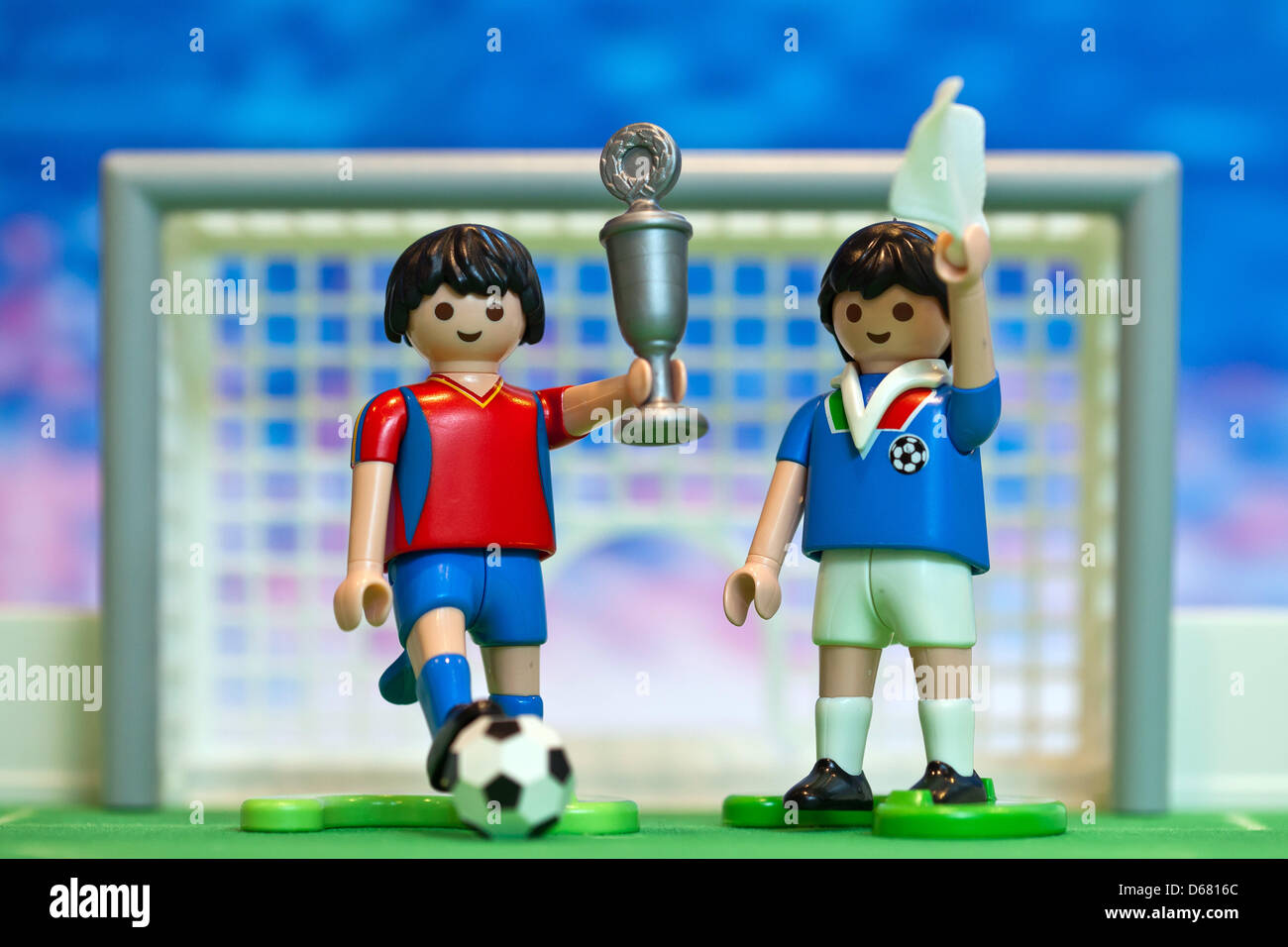 Una ilustración muestra figuras de Playmobil un italiano en jersey (R) la  celebración de un tejido y en un español la celebración de los campeonatos  de copa de jersey al fabricante de