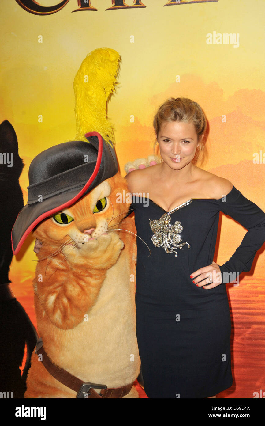 Virginie Efira 'Puss in Boots' Paris Première en UGC Normandie París