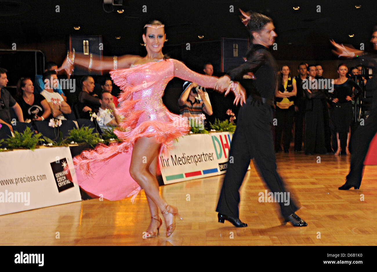 Israel tal Kogan y Alon Mugerman realice en el Campeonato abierto alemán en Stuttgart, Alemania, el 14 de agosto de 2012. El Campeonato abierto alemán son uno de los más importantes concursos de baile en el mundo que contará con la participación de 2.400 parejas. Foto: FRANZISKA KRAUFMANN Foto de stock