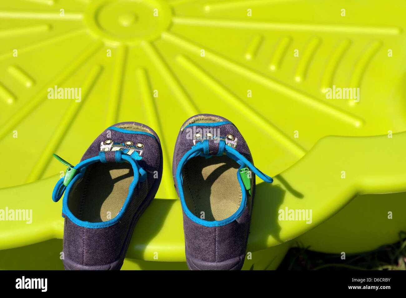 Zapatos piscina fotografías e imágenes de resolución - Alamy