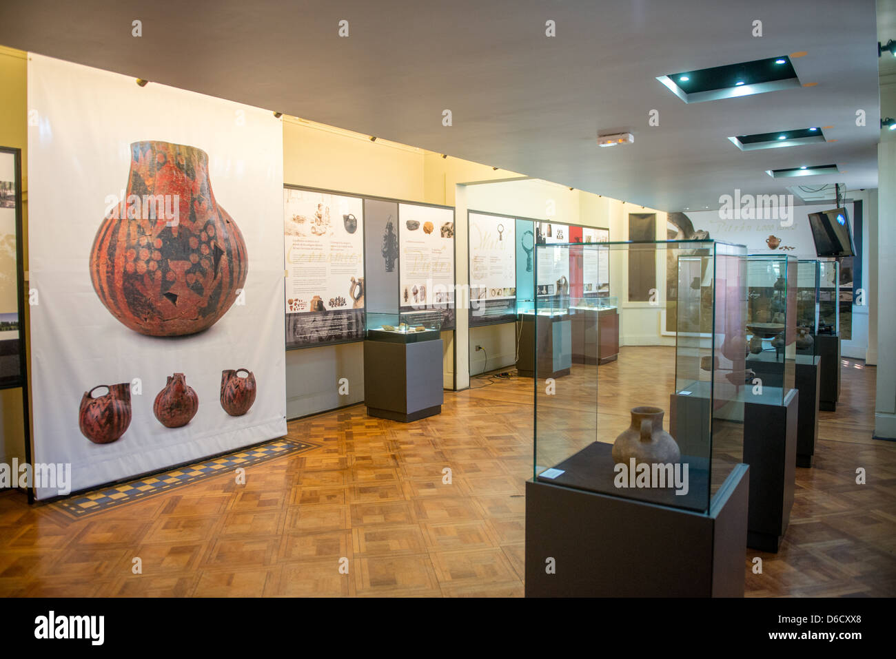 Exposición en el Museo de Historia Cultural en la ciudad de Temuco, Chile Foto de stock