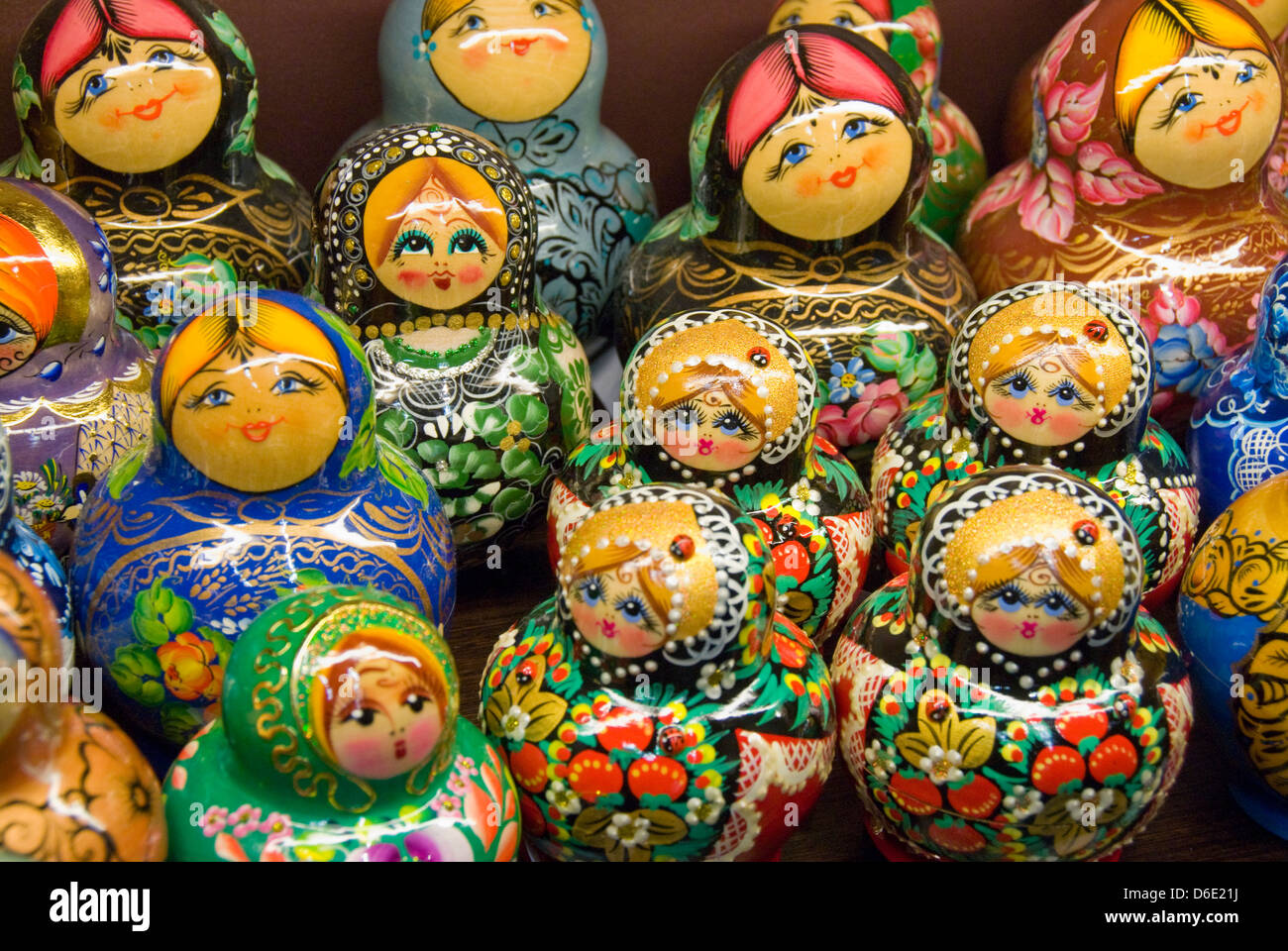 Muñecas matriuska en tienda en San Petersburgo, Rusia Foto de stock