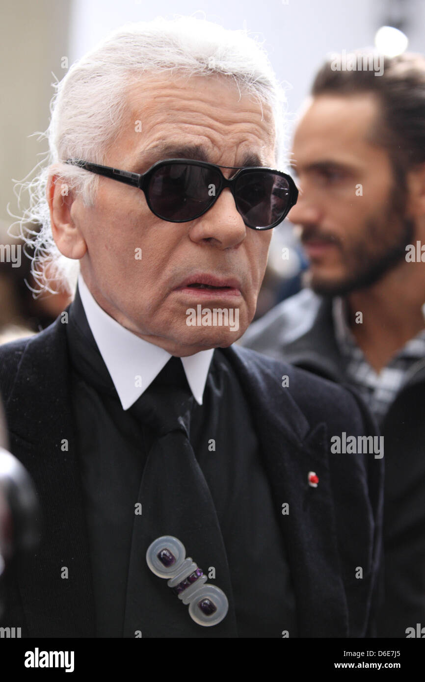 Karl Lagerfeld asiste a la colección de ropa de hombre Dior Homme  Primavera-Verano 2014 Colección de ropa de hombre en París, Francia el 29  de junio de 2013 durante la Semana de