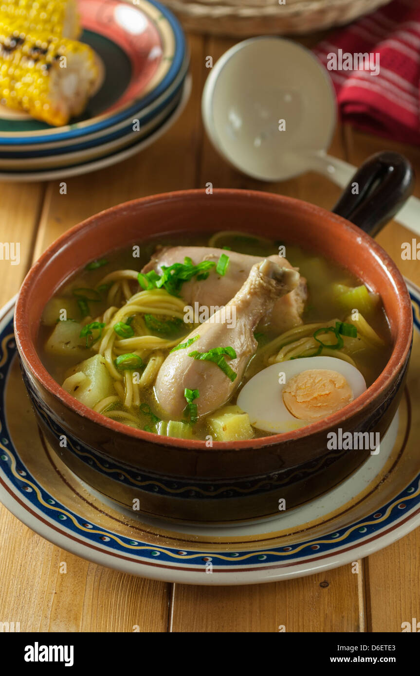 Caldo de gallina sopa de fideos de pollo Foto de stock