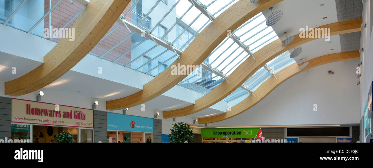 Estructura de techo curvo fotografías e imágenes de alta resolución - Alamy