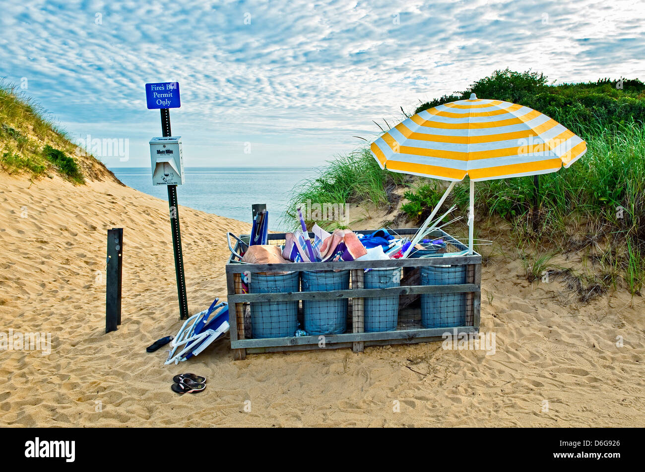 Basura en la playa, larga Playa Rincón, Truro, Cape Cod, MA, EE.UU. Foto de stock