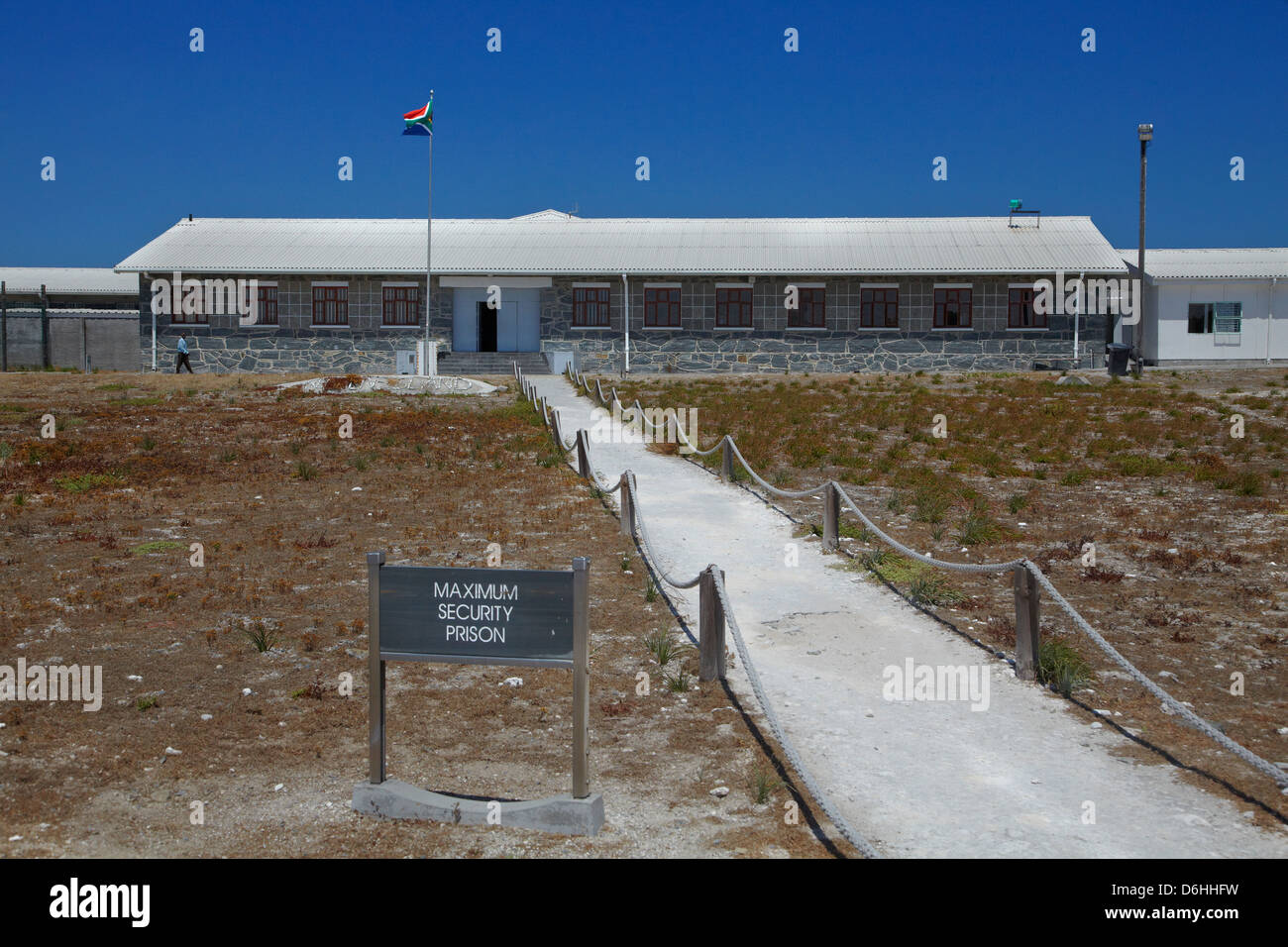 Bloque de máxima seguridad, la prisión de Robben Island, Bahía de la Mesa, Ciudad del Cabo, Sudáfrica Foto de stock