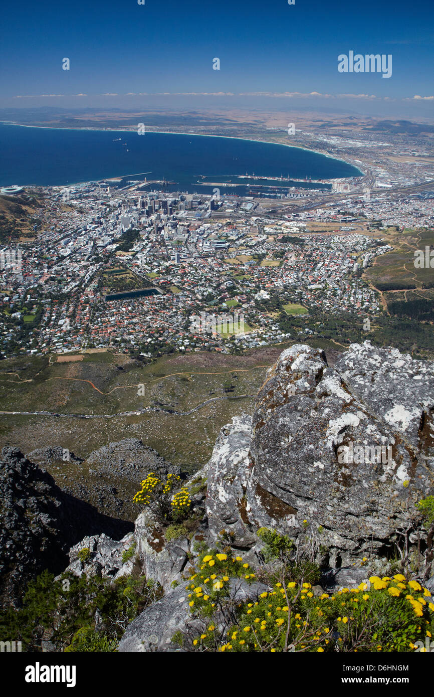 Cape Town CDB y Table Bay visto desde la Table Mountain, Ciudad del Cabo, Sudáfrica Foto de stock