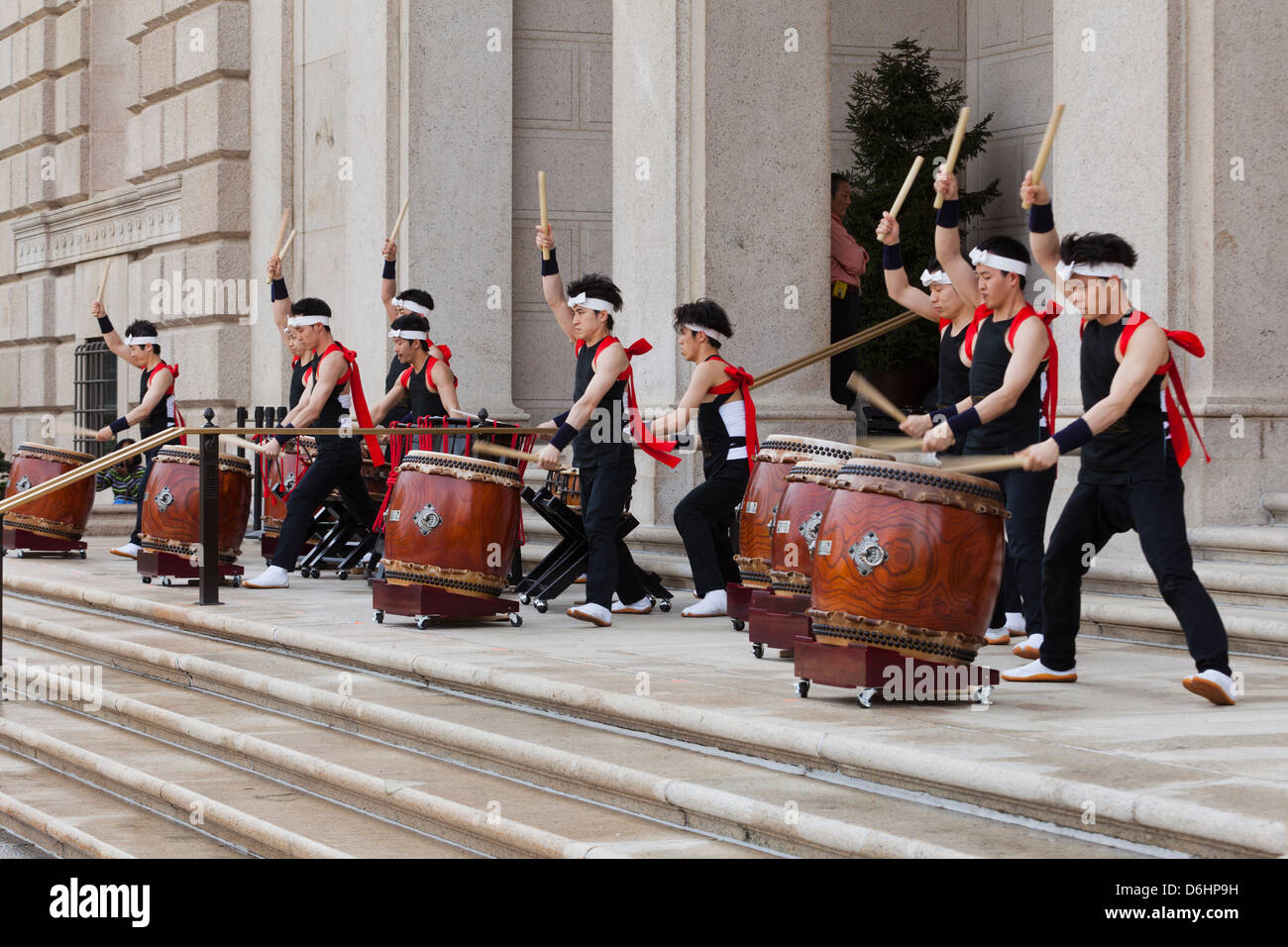 Japanese taiko drumming fotografías e imágenes de alta resolución Alamy