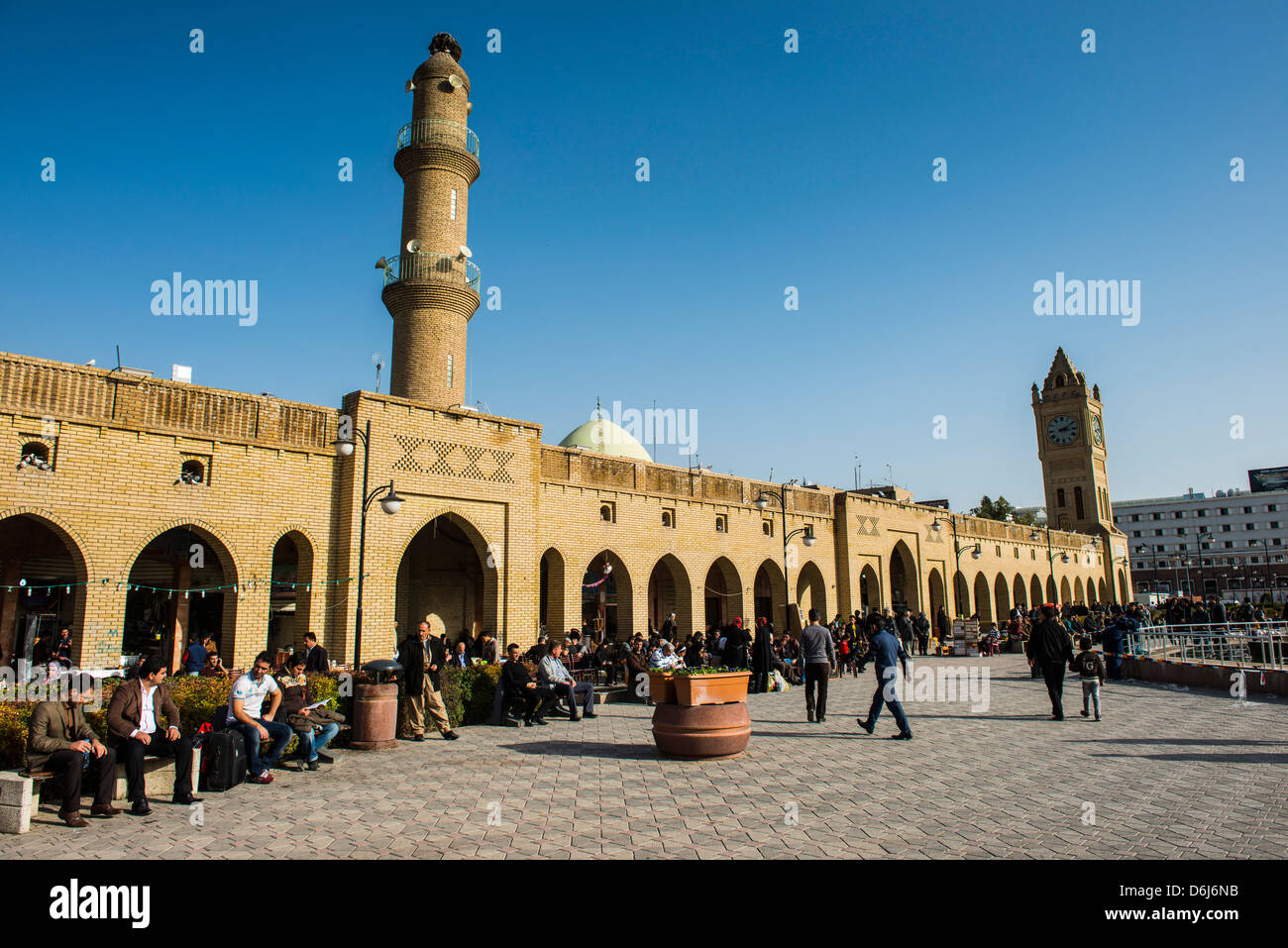 Enorme plaza con debajo de la ciudadela de Erbil (Hawler), capital de Irak, Kurdistán, Iraq, Oriente Medio Foto de stock