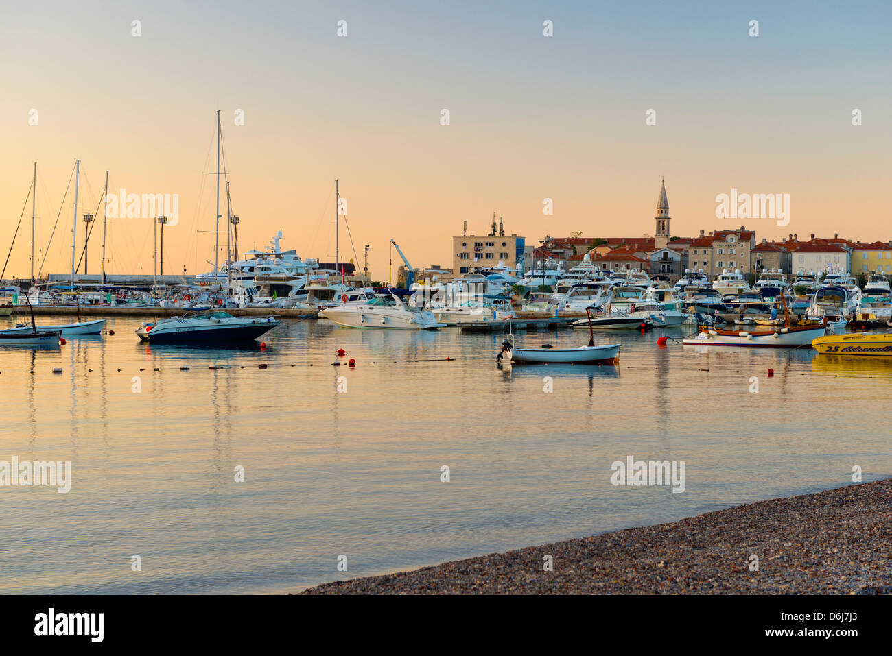 Marina de Budva, Ciudad Vieja (Stari Grad), Budva, Montenegro, Europa Foto de stock