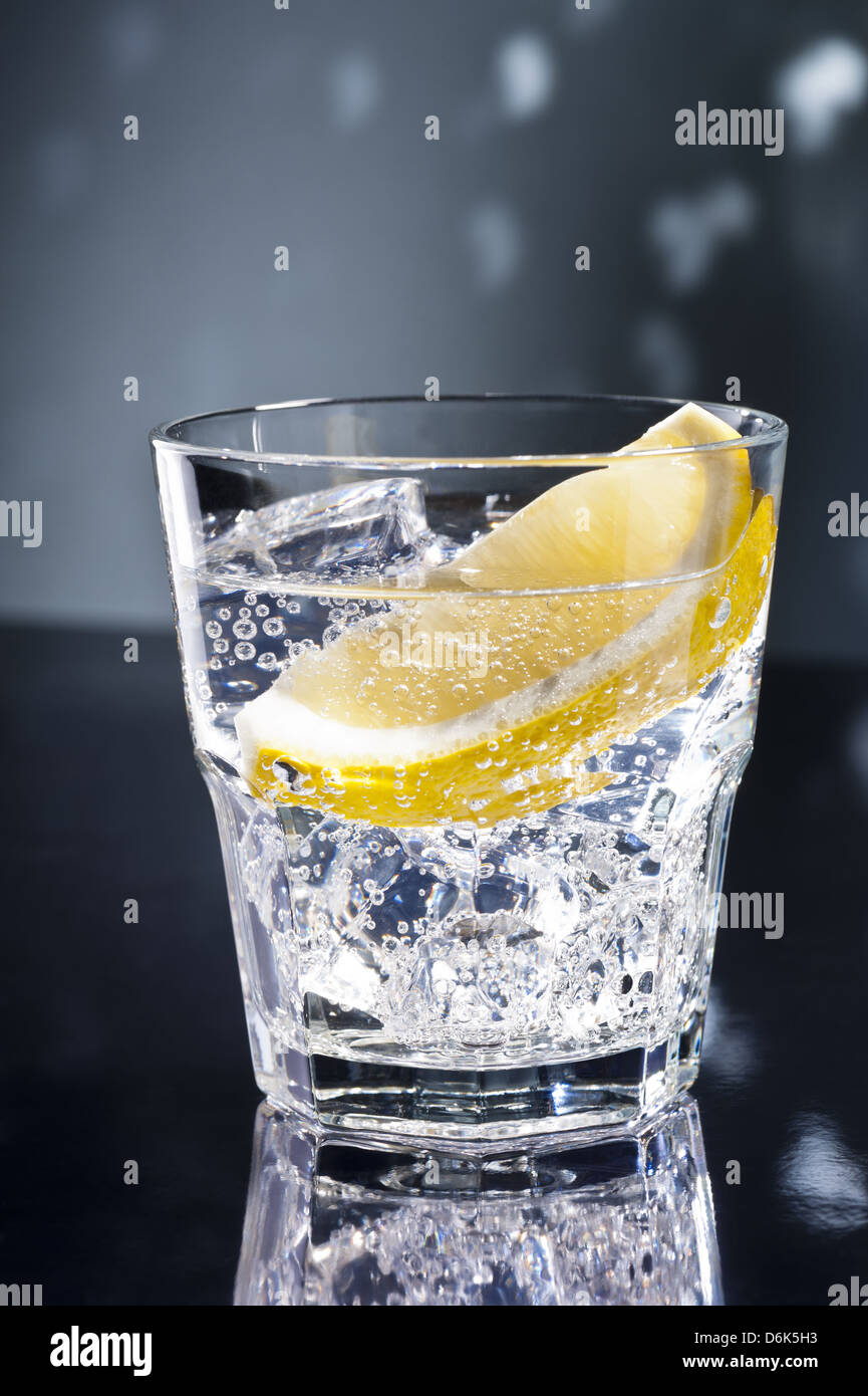 Gin Tonic Tom Collins en la pista de baile Fotografía de stock Alamy