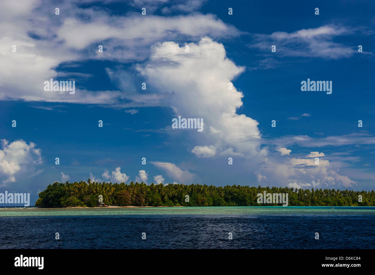 Pequeño islote en el Atolón Ant, Pohnpei, Micronesia, Pacific Foto de stock