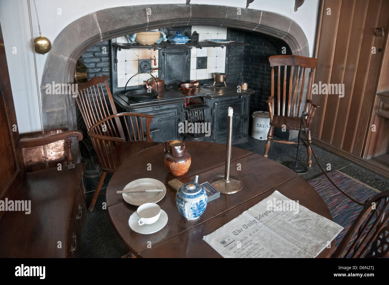 Gran Bretaña, la Isla Sagrada, el castillo de Lindisfarne, interior cocina Foto de stock