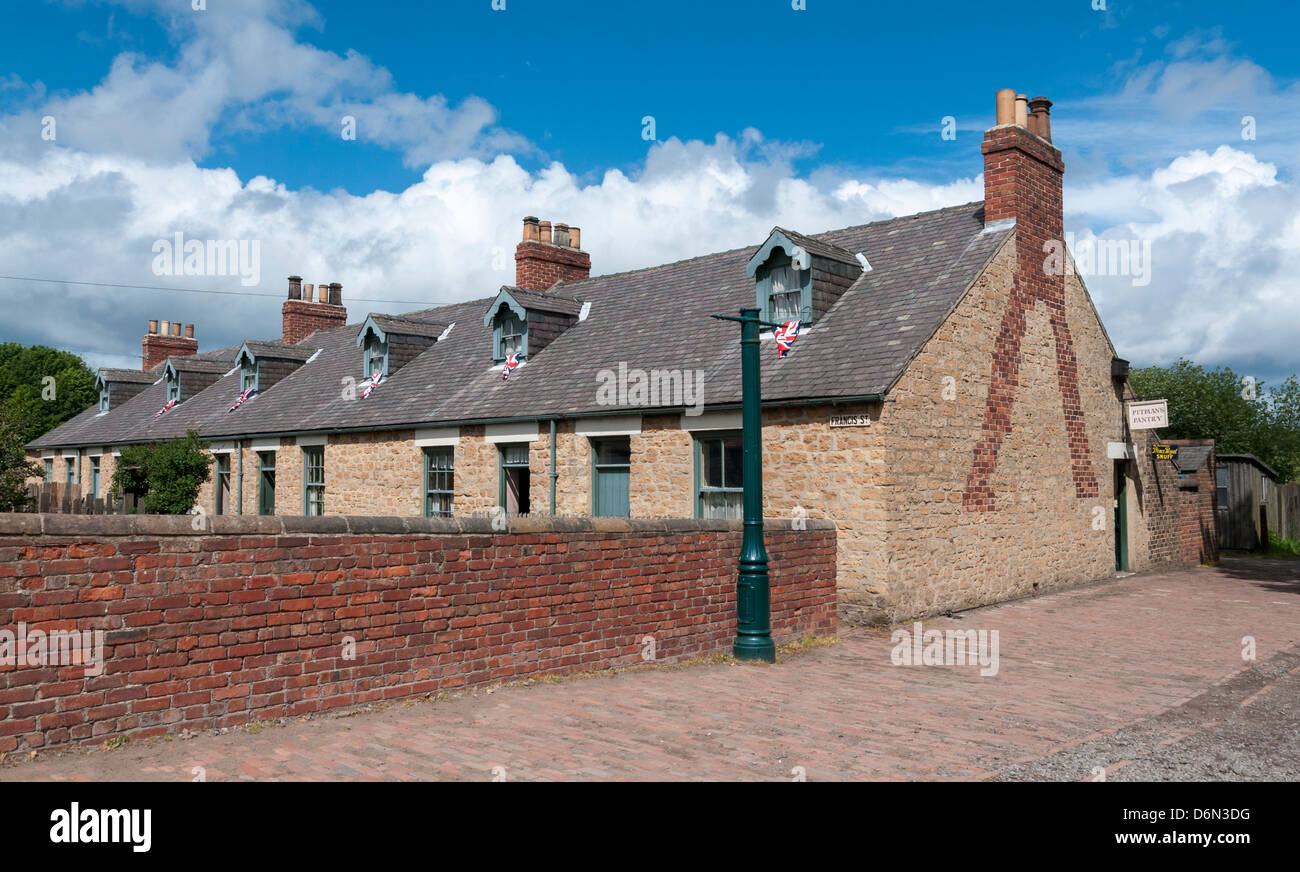 Gran Bretaña, Beamish, al norte de Inglaterra Open-Air Living History Museum, hilera de casas de aldea en boxes Foto de stock