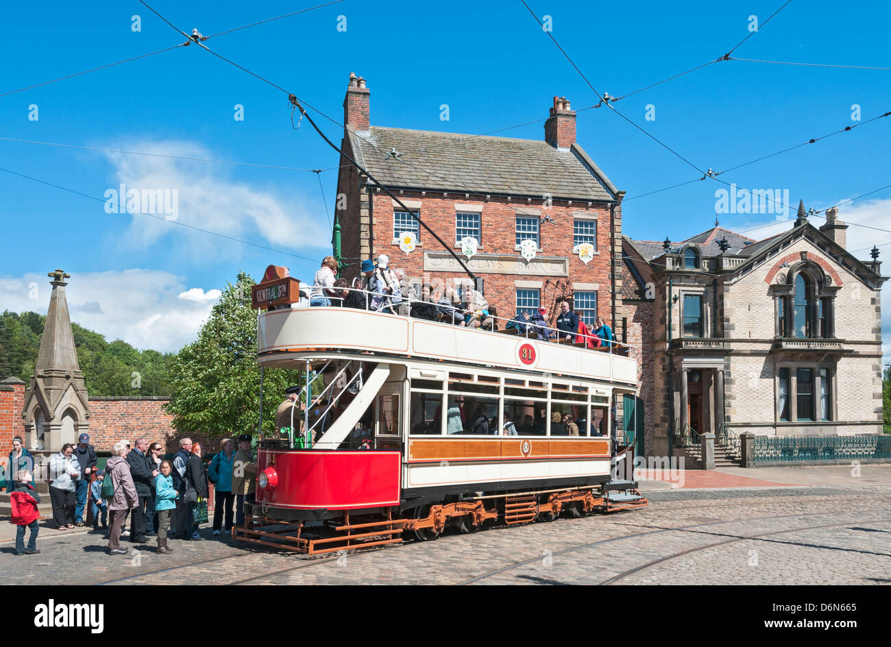 Gran Bretaña, Beamish, al norte de Inglaterra Open-Air Living History Museum, la ciudad, la calle tranvía tranvía double decker car Foto de stock