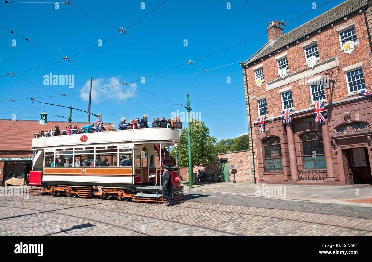 Gran Bretaña, Beamish, al norte de Inglaterra Open-Air Living History Museum, la ciudad, la calle tranvía tranvía double decker car Foto de stock