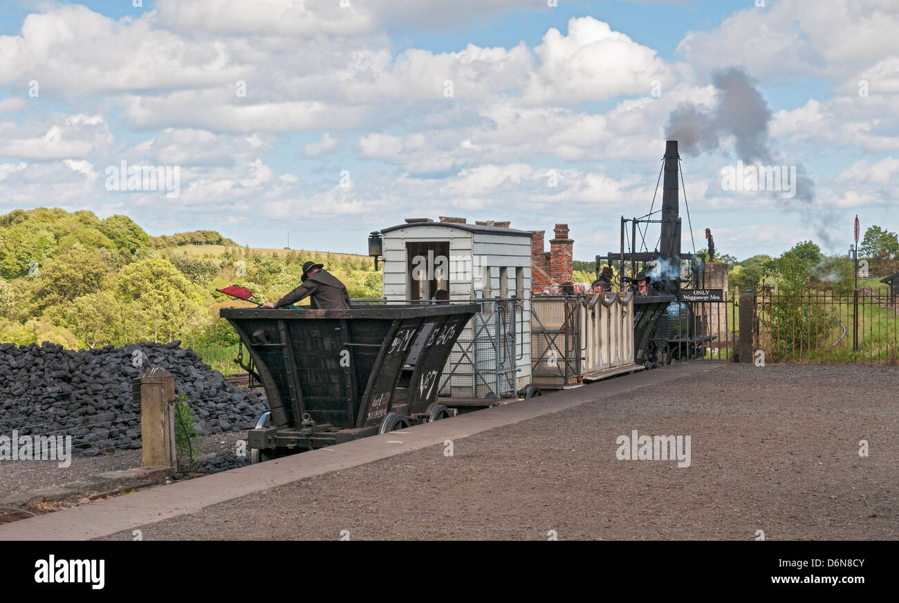 Gran Bretaña, Beamish, al norte de Inglaterra Open-Air Living History Museum, Pockerley Wagonway, réplica de comienzos de 1800 locomotora Foto de stock