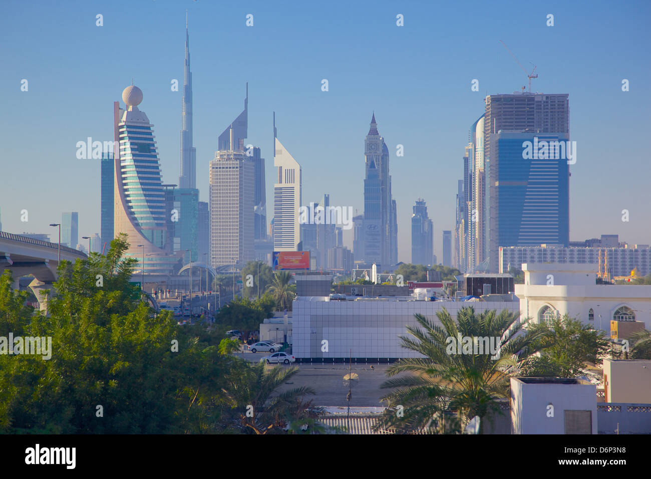 El horizonte de la ciudad, Dubai, Emiratos Árabes Unidos, Oriente Medio Foto de stock