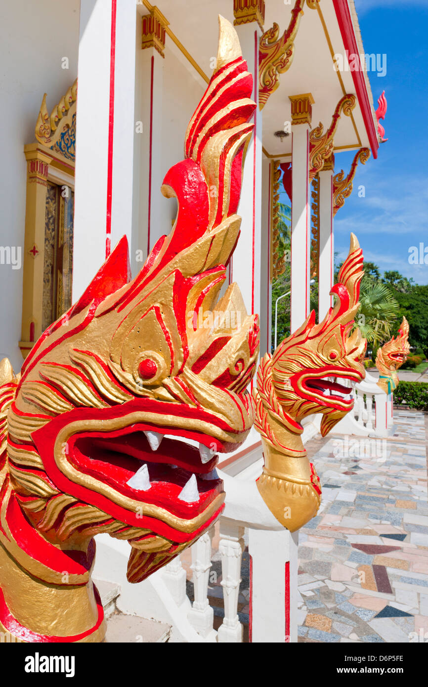 La playa de Karon, el templo budista, la isla de Phuket, Phuket, Tailandia, el sudeste de Asia, Asia Foto de stock
