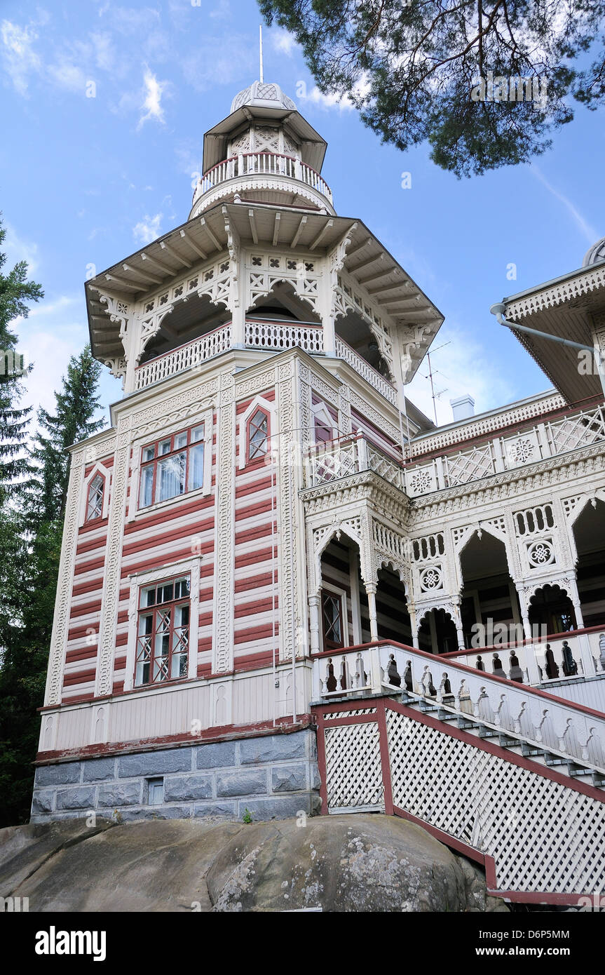 Rauhalinna Villa, construida en 1900 en estilo ruso orientales, Lehtiniemi Village, cerca de Savonlinna, Finlandia, Escandinavia, Europa Foto de stock