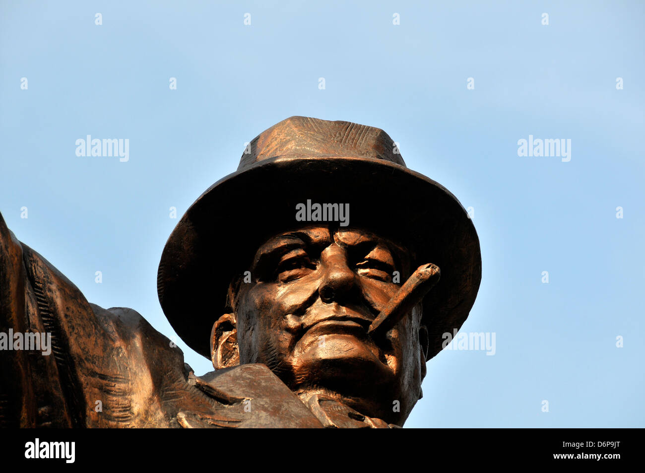 Sir Winston Churchill estatua Parkview Square Singapore Foto de stock