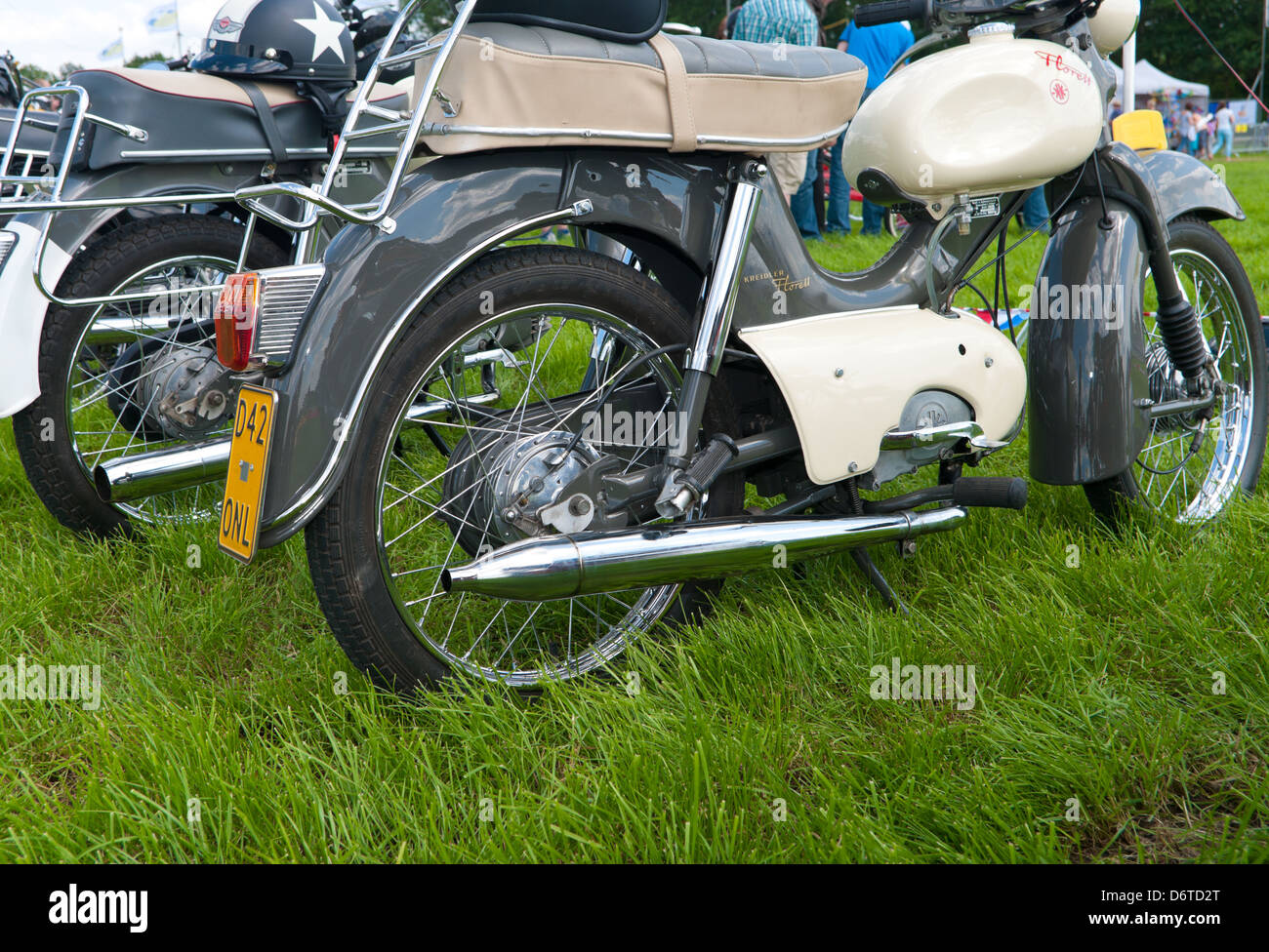 Kreidler y zundapp oldtimer ciclomotores en una reunión en Twenterand, Holanda el 30 de junio de 2012 Foto de stock