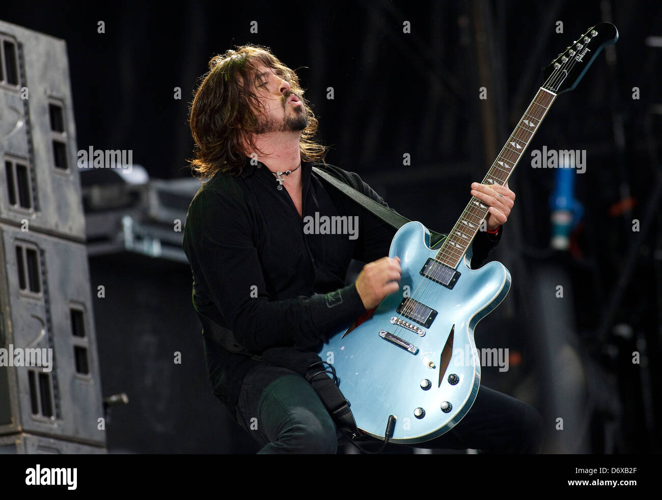 Dave Grohl de los Foo Fighters actuando en el escenario principal como titular act en T en el Park Music Festival, Balado, Escocia. Foto de stock