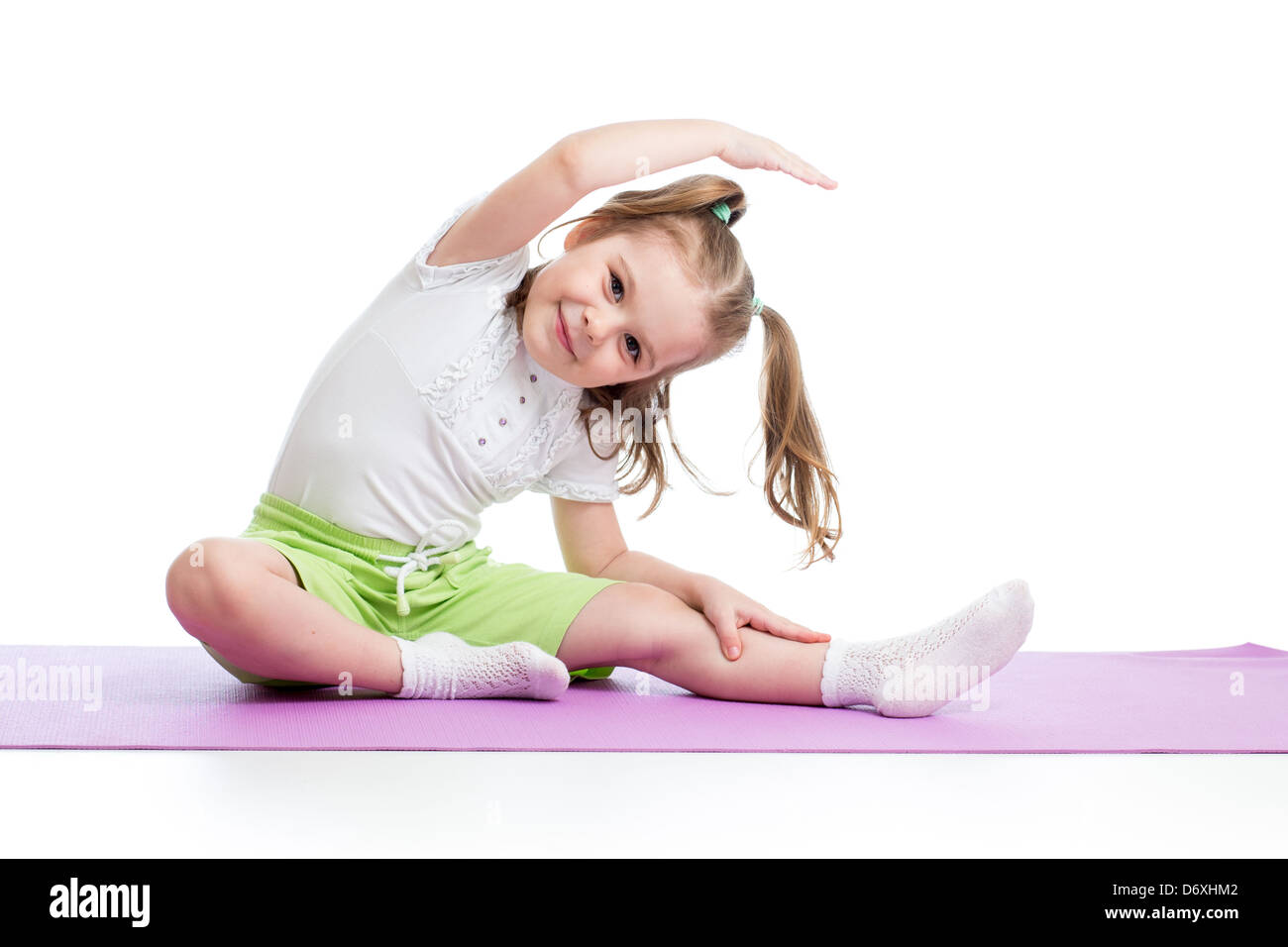Kid haciendo ejercicios físicos Foto de stock