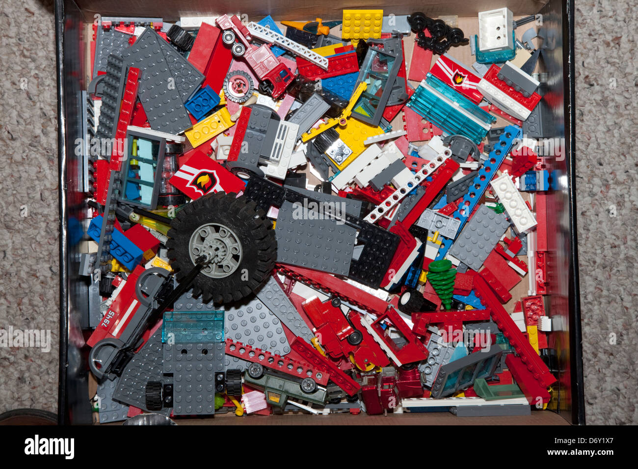 Caja de piezas Lego combinada de muchos juegos. St Paul MN Minnesota EE.UU  Fotografía de stock - Alamy