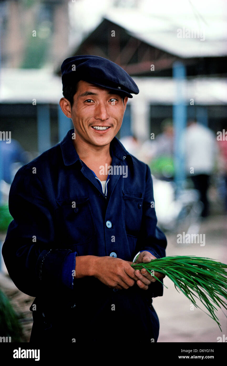 hombre con gorra plana Fotografía de stock - Alamy