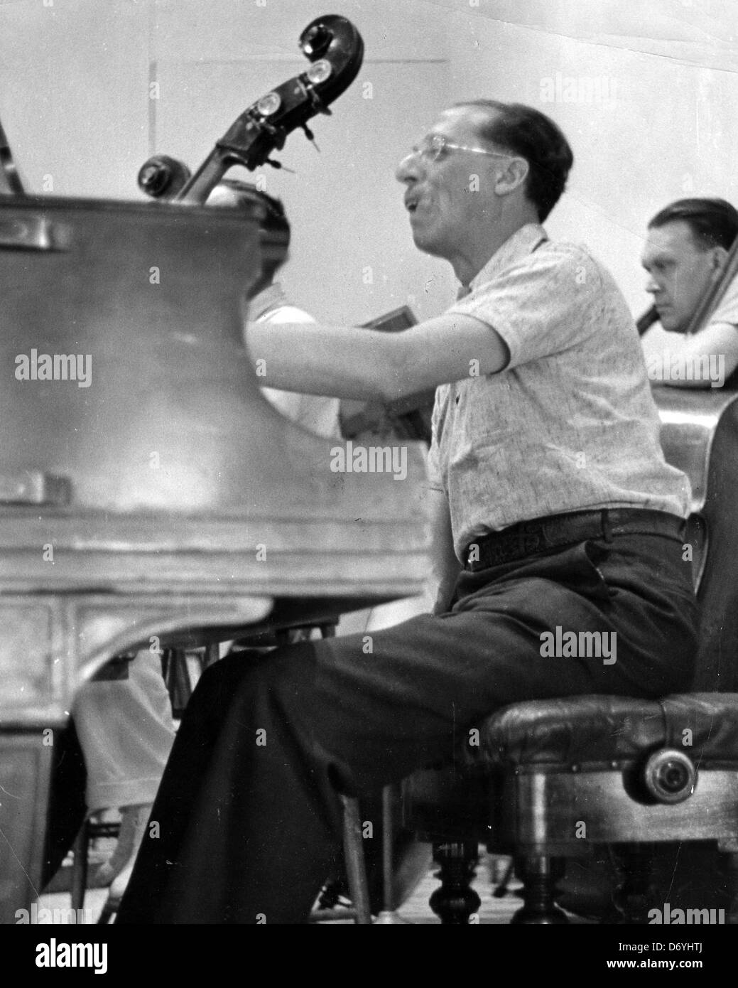 AARON COPLAND (1900-1990), compositor americano alrededor de 1940 Foto de stock