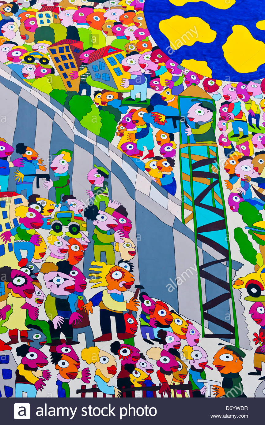 Un Graffiti Mural Que Alemania Oriental Y Occidental Y La Caida Del Muro De Berlin Leipzig Sajonia Alemania Fotografia De Stock Alamy