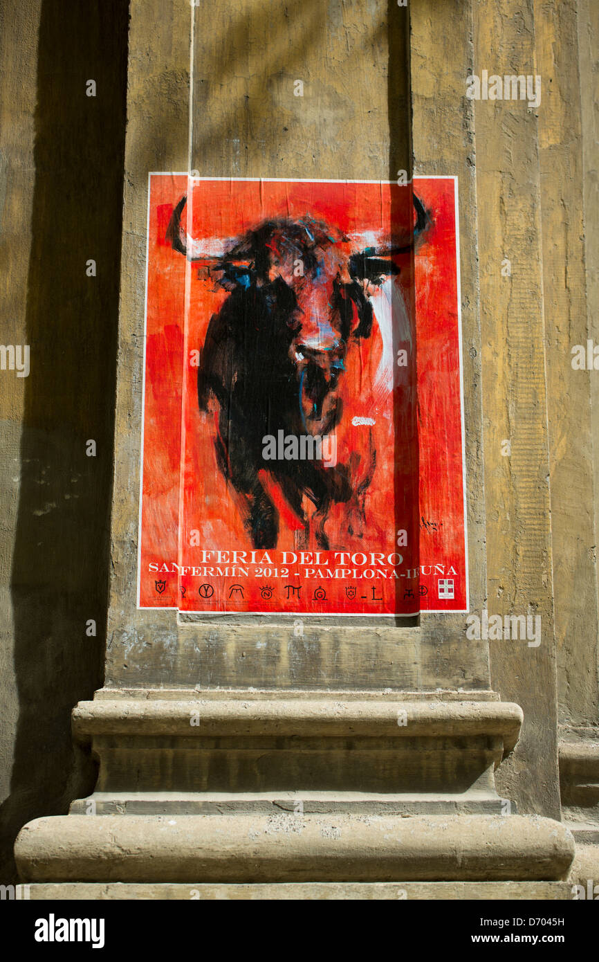 Cartel de publicidad de corridas de toros feria del toro en la plaza de toros, la plaza de toros de Pamplona, Navarra, norte de España Foto de stock