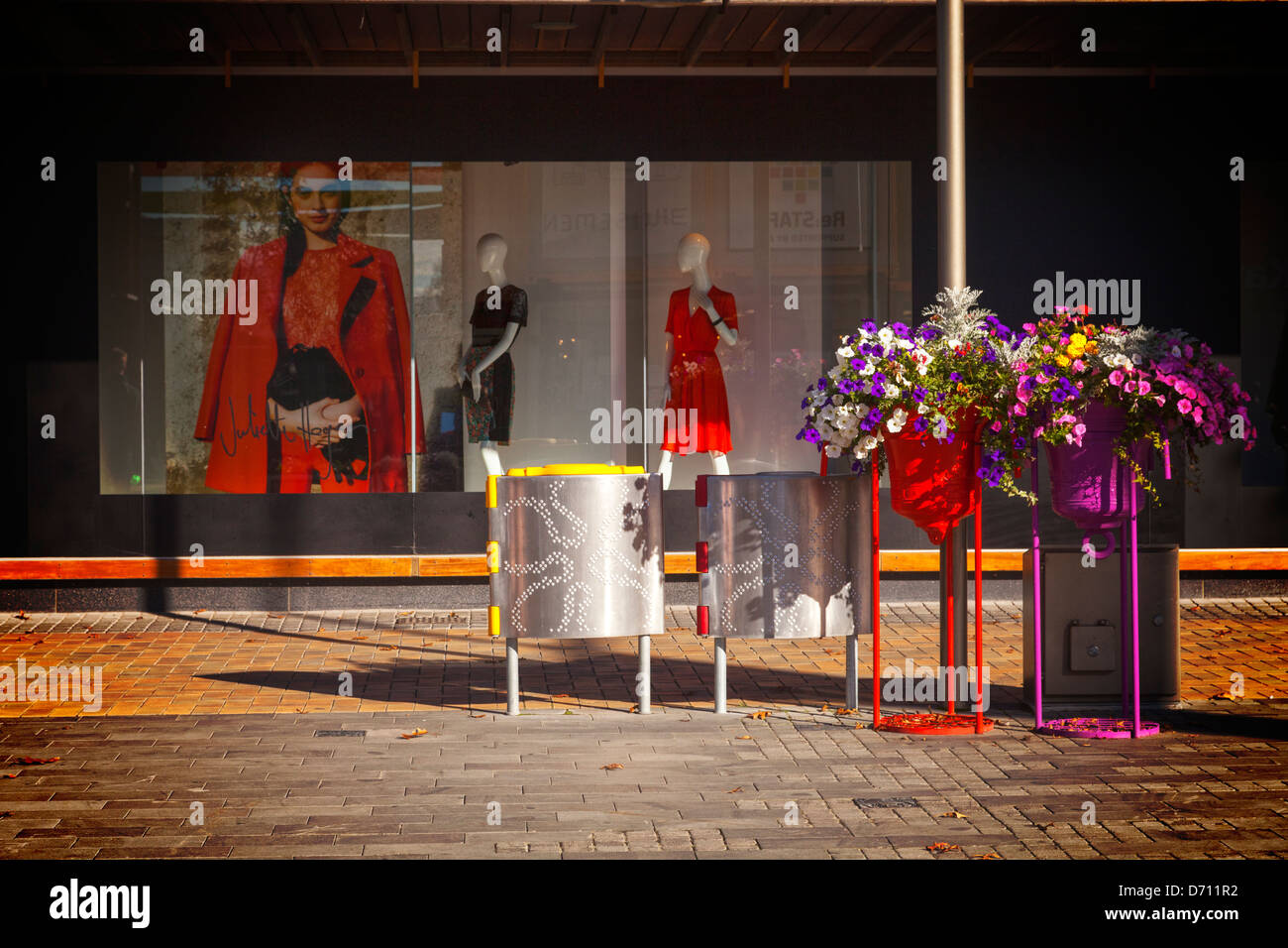Tienda Escaparate y adorno floral - un escaparate Foto de stock