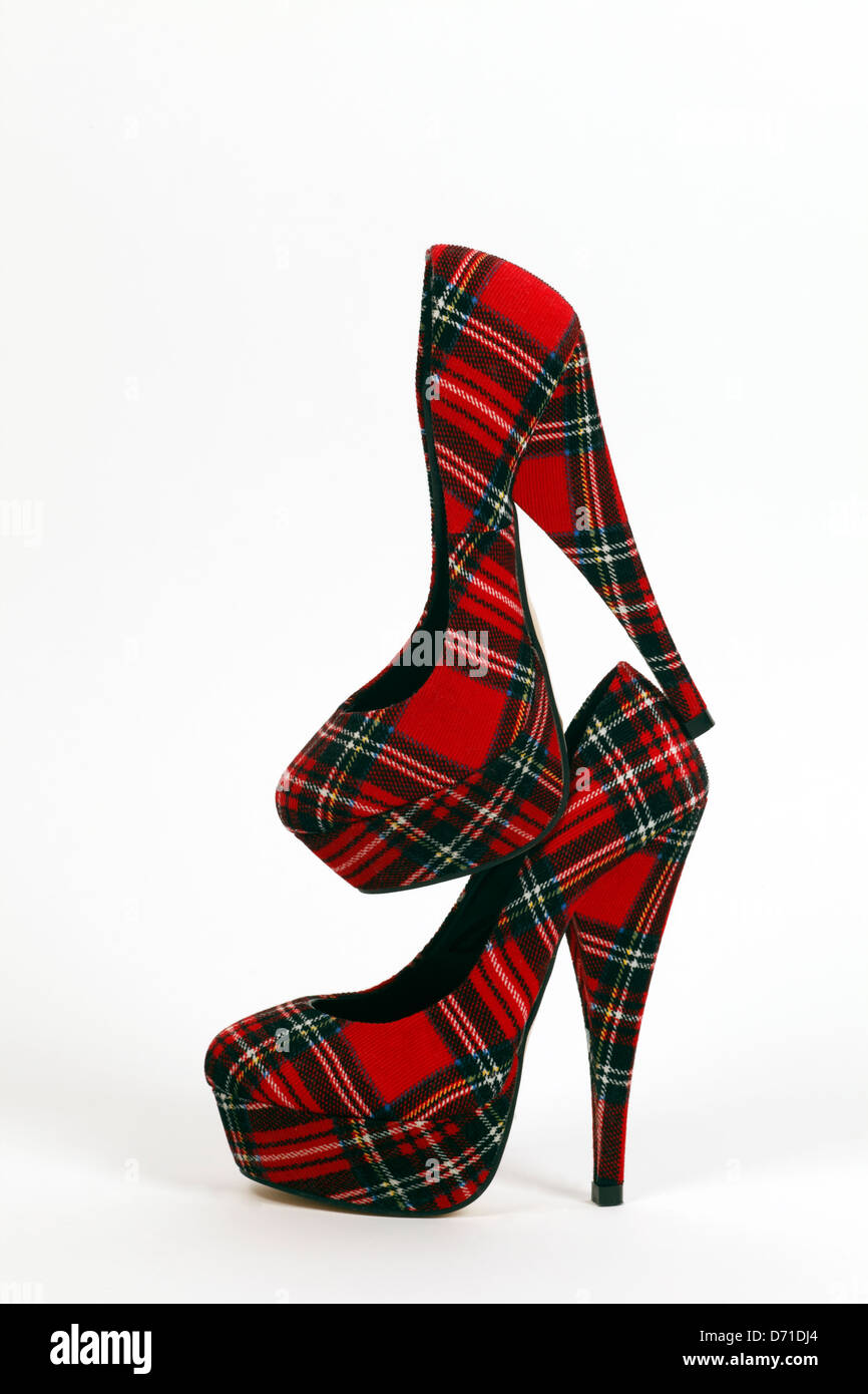 Zapatos de tacón alto para mujer fotografías e imágenes de alta resolución  - Alamy