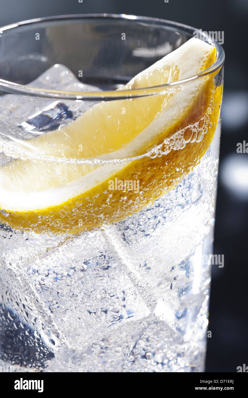 Gin Tonic Tom Collins en la pista de baile Fotografía de stock Alamy