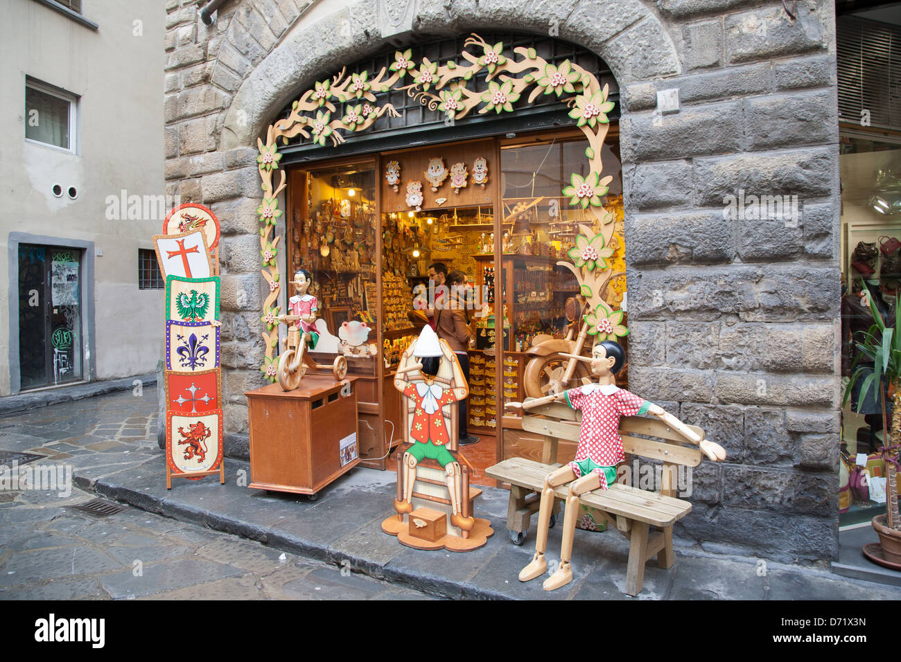 Tienda de juguetes de madera Bartolucci en Florencia, Italia Fotografía de  stock - Alamy