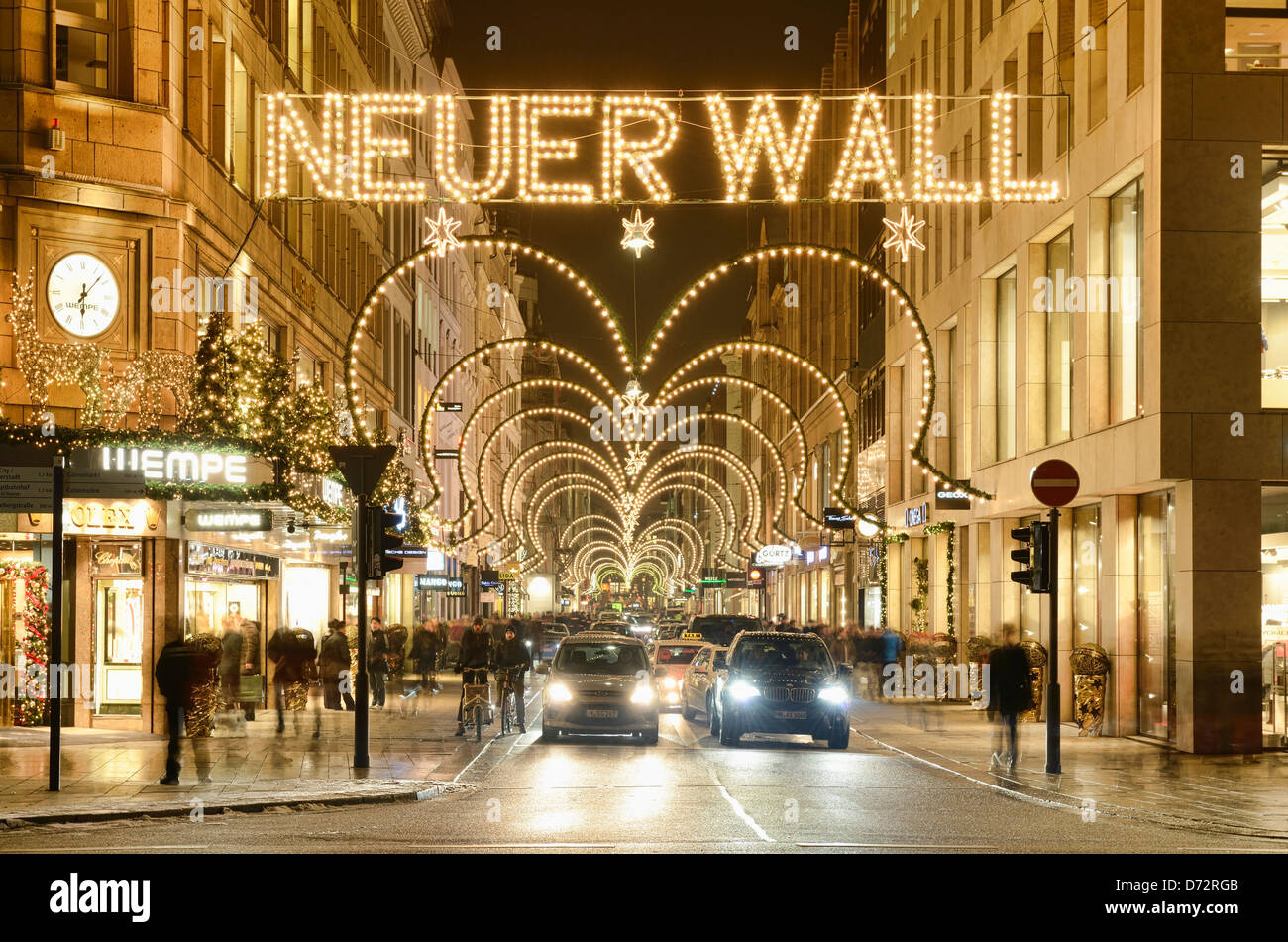 Iluminación de Navidad en el nuevo terraplén en Hamburgo, Alemania, Europa Foto de stock