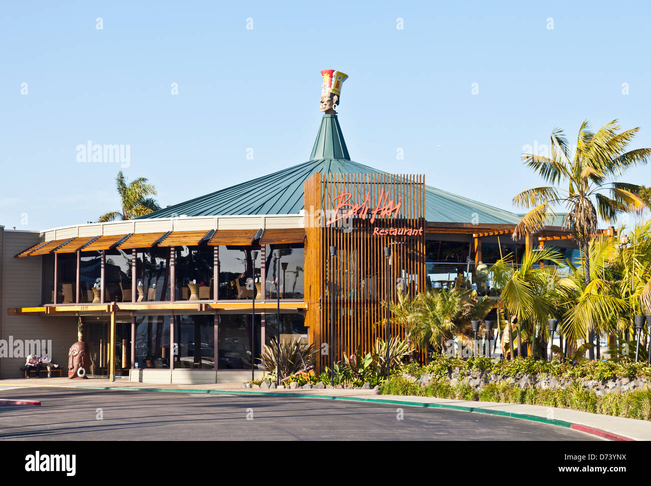 Exterior del Restaurante Bali Hai, que sirve mariscos de estilo polinesio, Shelter Island, Point Loma, en San Diego, California, EE.UU. Foto de stock
