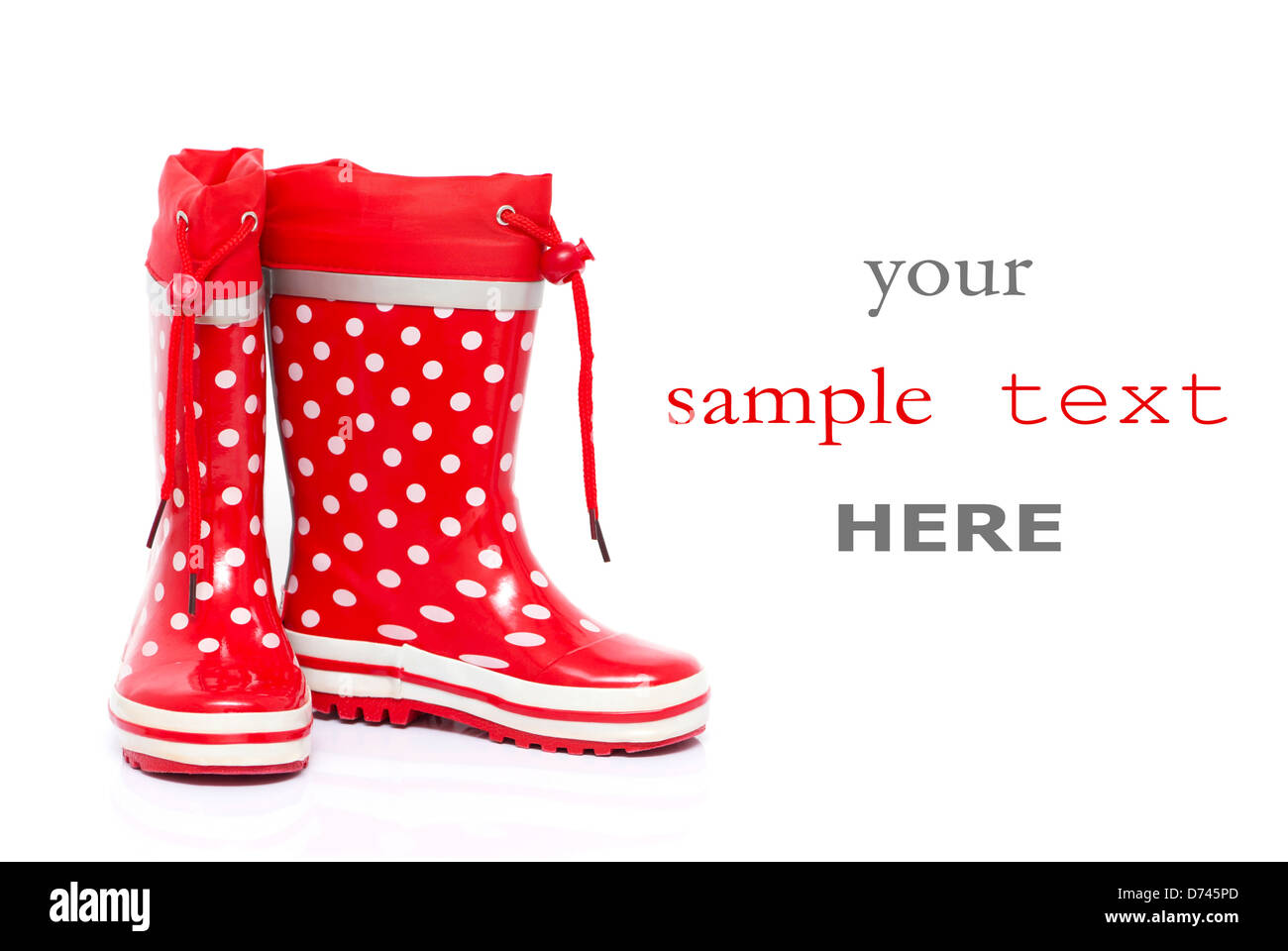 Botas de goma roja para niños aislados en fondo blanco (con espacio para  texto Fotografía de stock - Alamy
